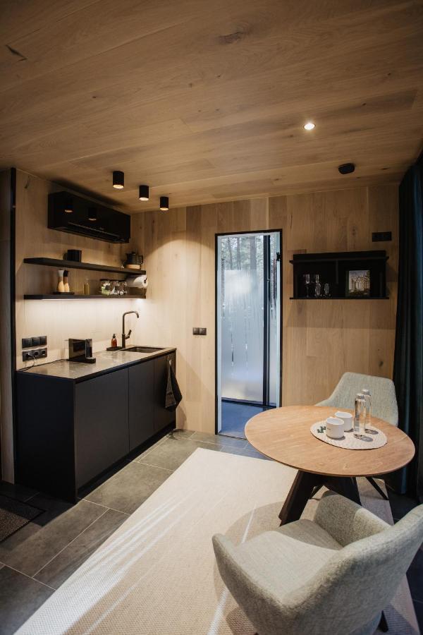 Oeoed Hoetels Laheranna Saera -With Sauna Ihasalu ภายนอก รูปภาพ